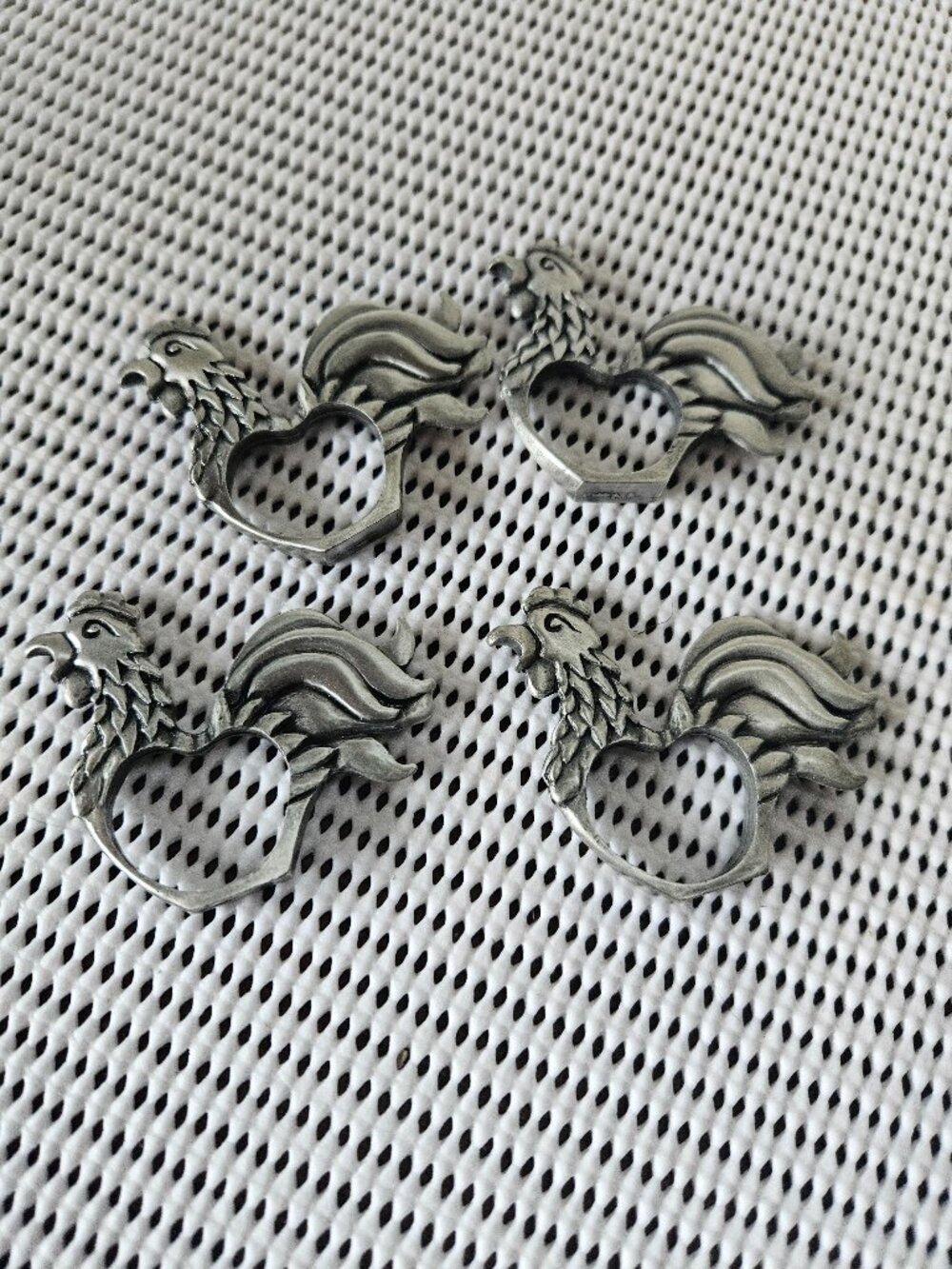 Set of 4 pewter napkin holder   G10